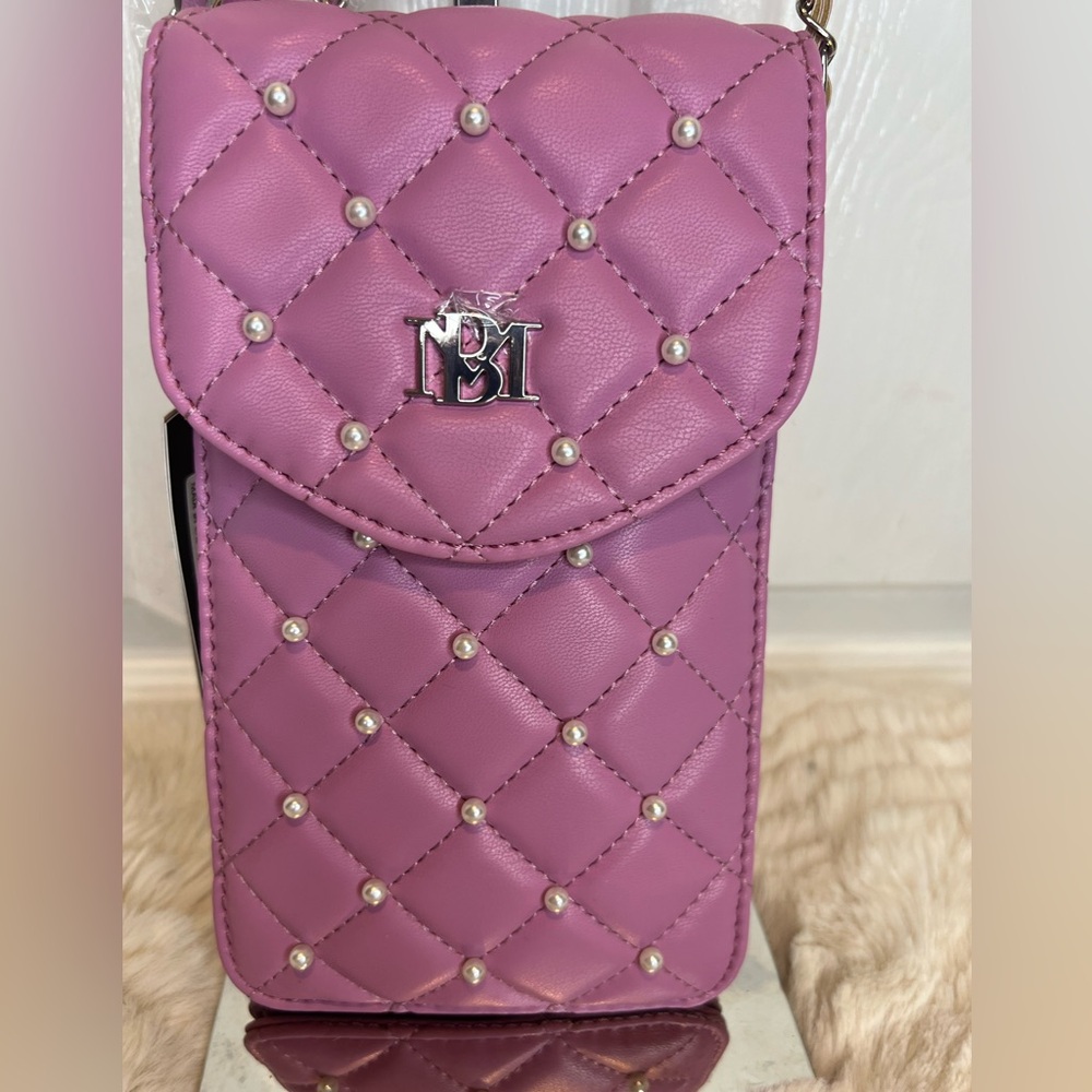BADGLEY MISCHKA PINK QUILTED VEGAN LEATHER PEARLS CROSSBODY PHONE CASE NEW - Picture 2 of 8
